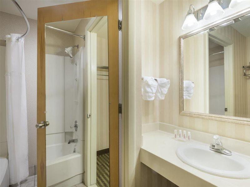 מלון ווסטרוויל Ramada By Wyndham Columbus North מראה חיצוני תמונה