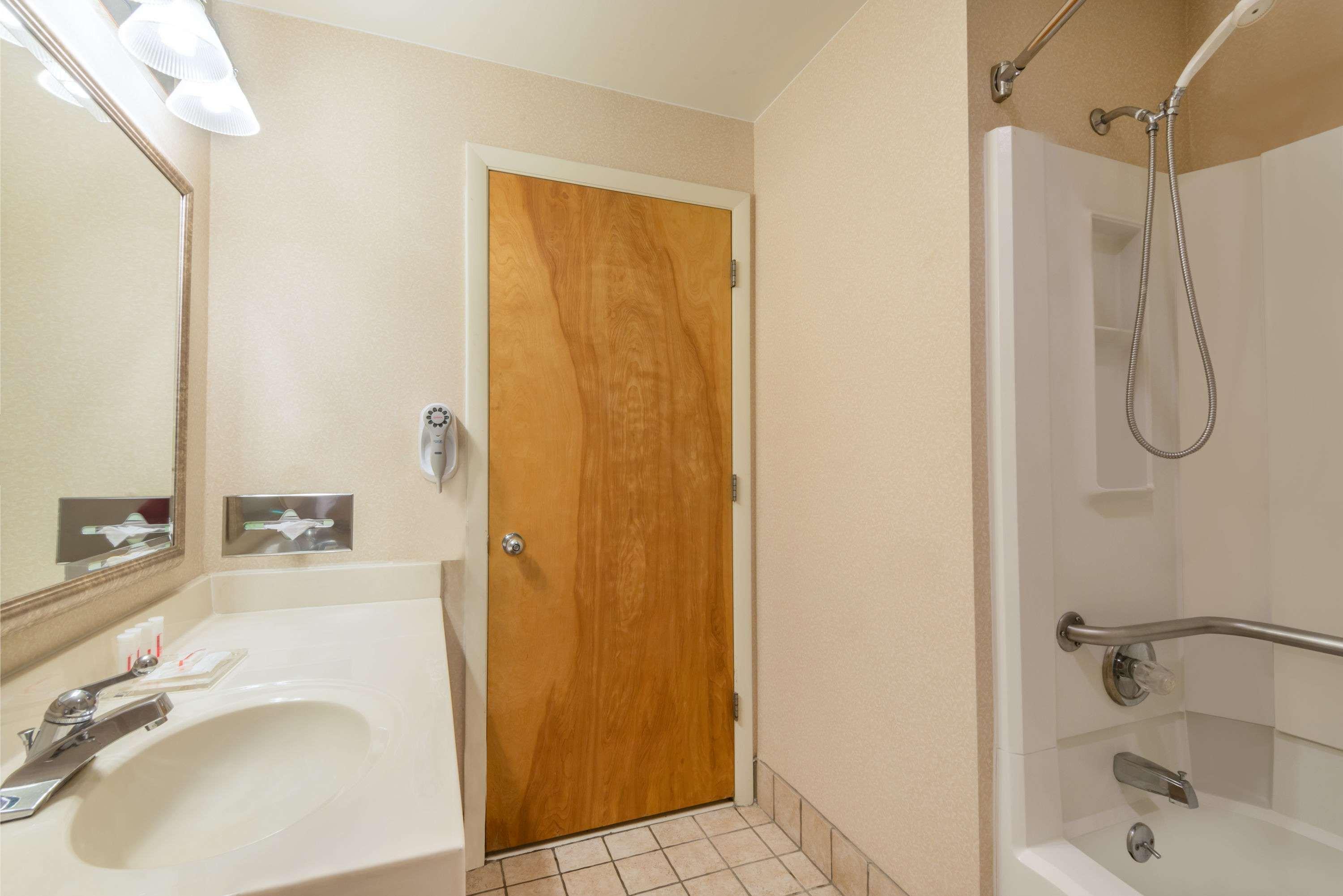 מלון ווסטרוויל Ramada By Wyndham Columbus North מראה חיצוני תמונה