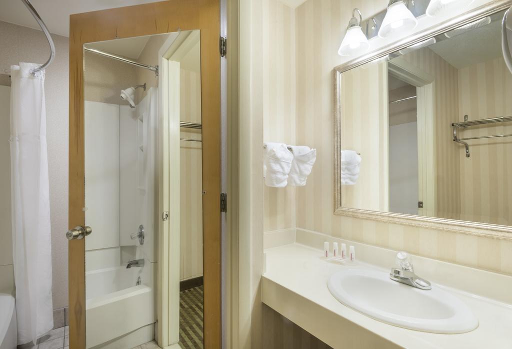מלון ווסטרוויל Ramada By Wyndham Columbus North מראה חיצוני תמונה