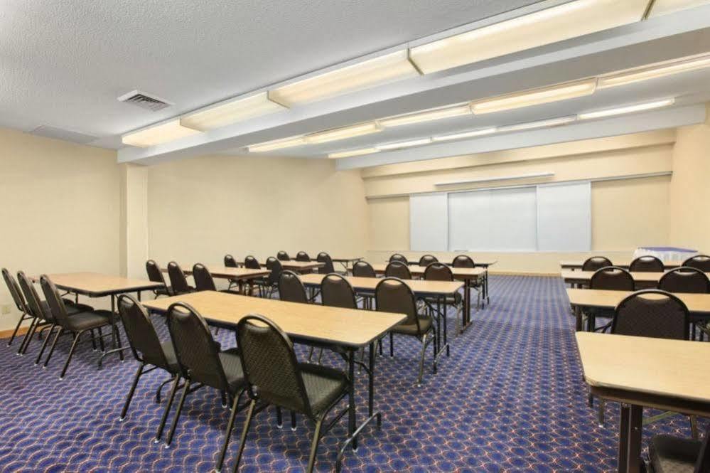 מלון ווסטרוויל Ramada By Wyndham Columbus North מראה חיצוני תמונה